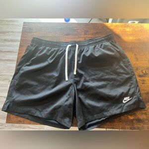 Nike Men's Sportswear 6'' Woven Flow Shorts